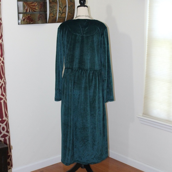 CW Classics, velvet green long sleeve dress - Picture 4 of 7